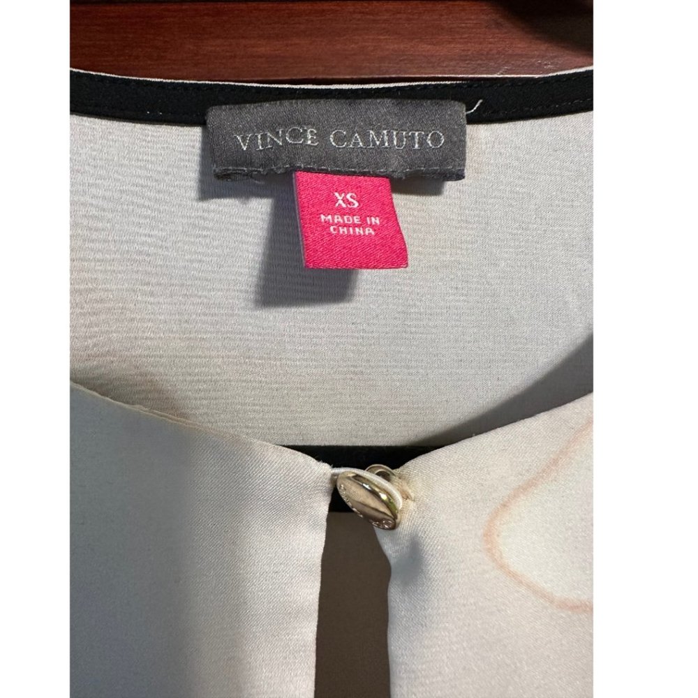 SOLD Vince Camuto White Blouse in size XS Long Sleeve - Picture 2 of 12
